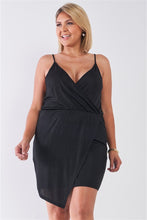 Cargar imagen en el visor de la galería, Plus Size Black Surplice Neckline Cami Mini Dress