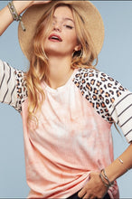 Cargar imagen en el visor de la galería, &lt;transcy&gt;Blusa de rayas de leopardo con efecto tie-dye&lt;/transcy&gt;
